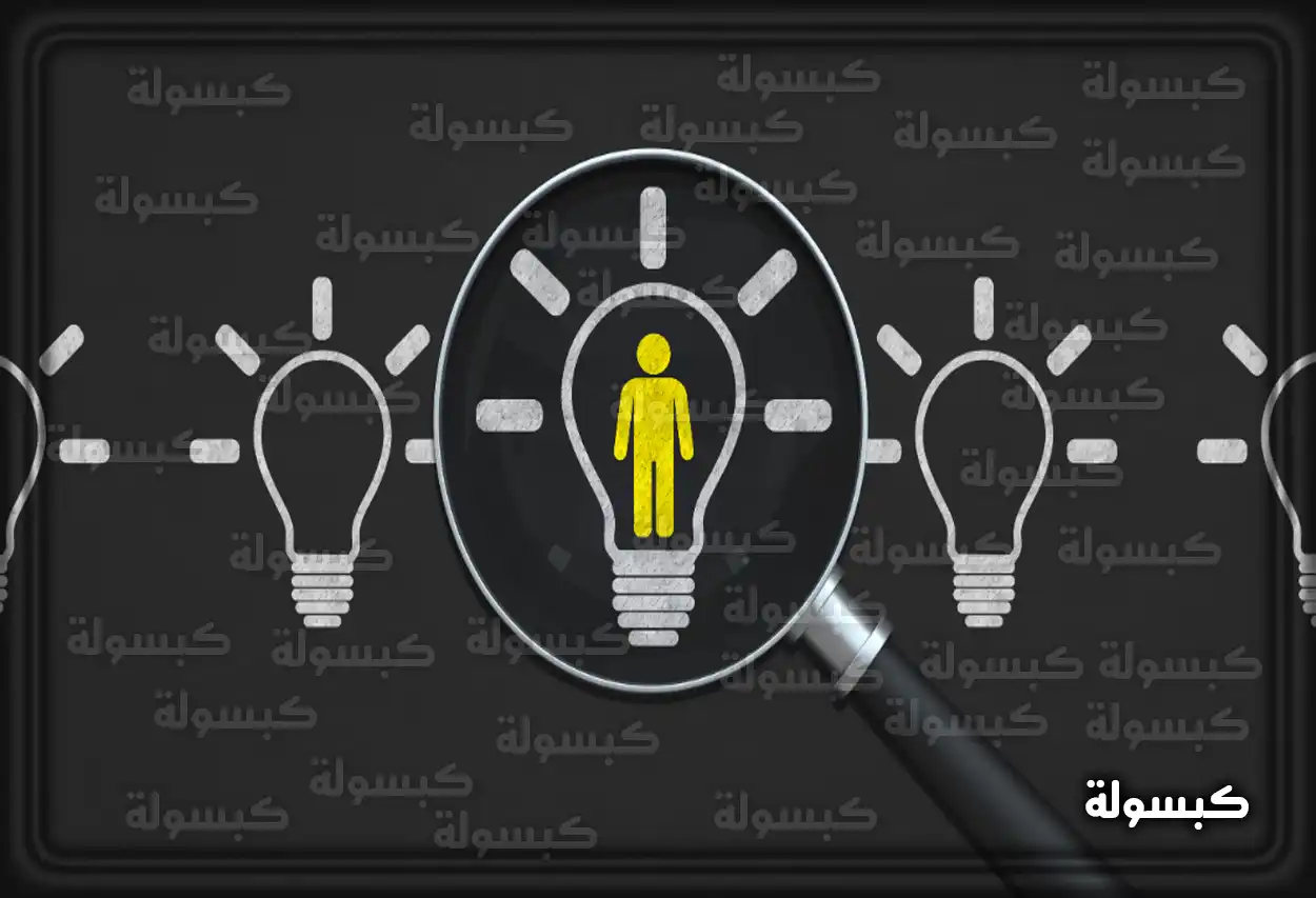مواطن سعودي يستخدم جهاز الخدمة الذاتية للأحوال المدنية