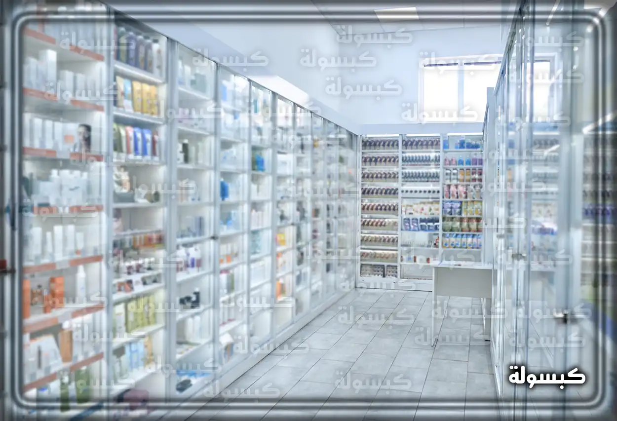 مجموعة من الأدوية في صيدلية تابعة لخدمة وصفتي