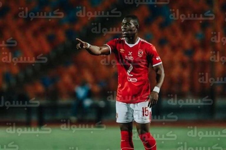 إمام عاشور لاعب الأهلي في التدريبات