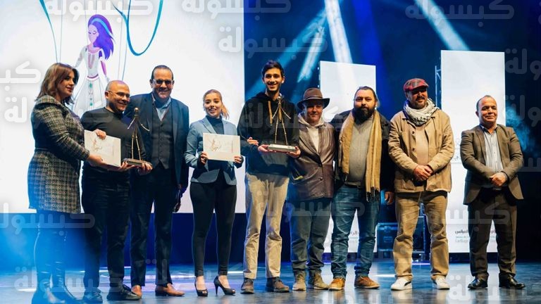 الدمى العملاقة خلال المهرجان