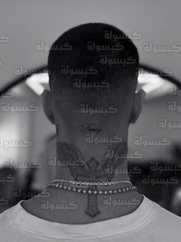 روميو بيكهام يظهر وشم العائلة