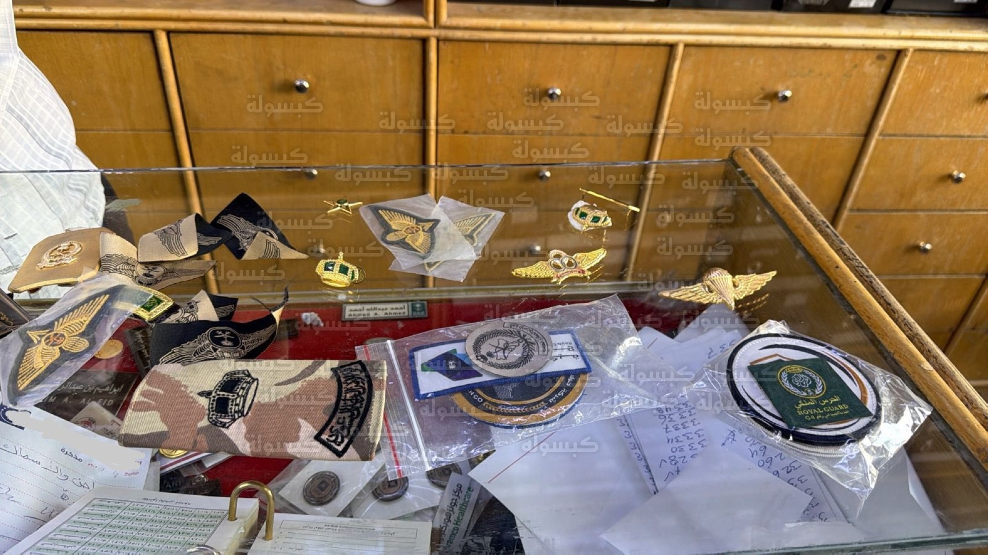 ضبط رتب وشعارات عسكرية مخالفة خلال الحملة