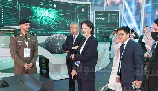 جانب من زيارة المسؤولة الصينية لجناح وزارة الداخلية بمعرض الدفاع العالمي 2026