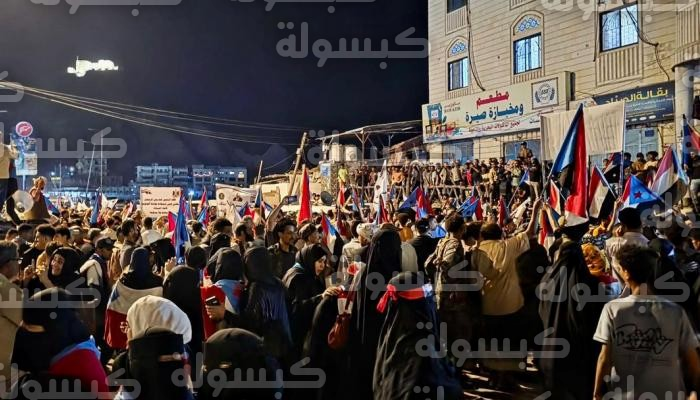 احتجاجات غاضبة في عدن ودعوات لتصعيد ميداني واسع غداً عقب أحداث قصر معاشيق الدامية